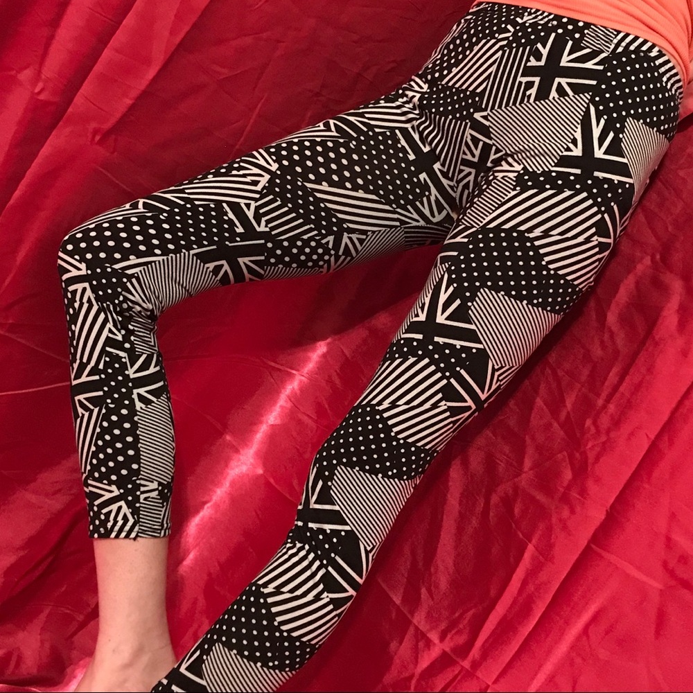 TWO Fun funky black and white striped XS 👖✖️✌🏼